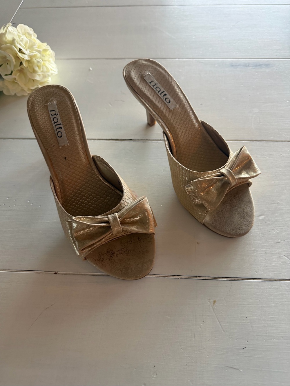 VTG Rialto Metallic Gold Bow Kitten Heels 7 90s Y2K Coquette Dainty romantic